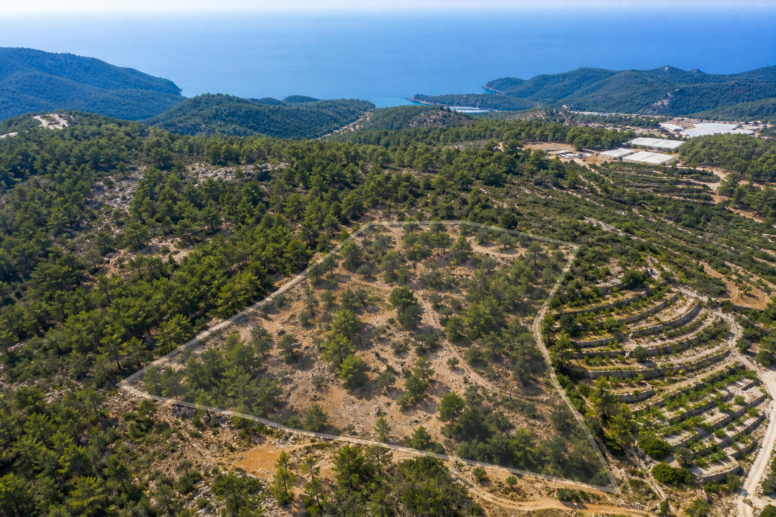 Antalya bölgesinde dağ eteği arsa alanı