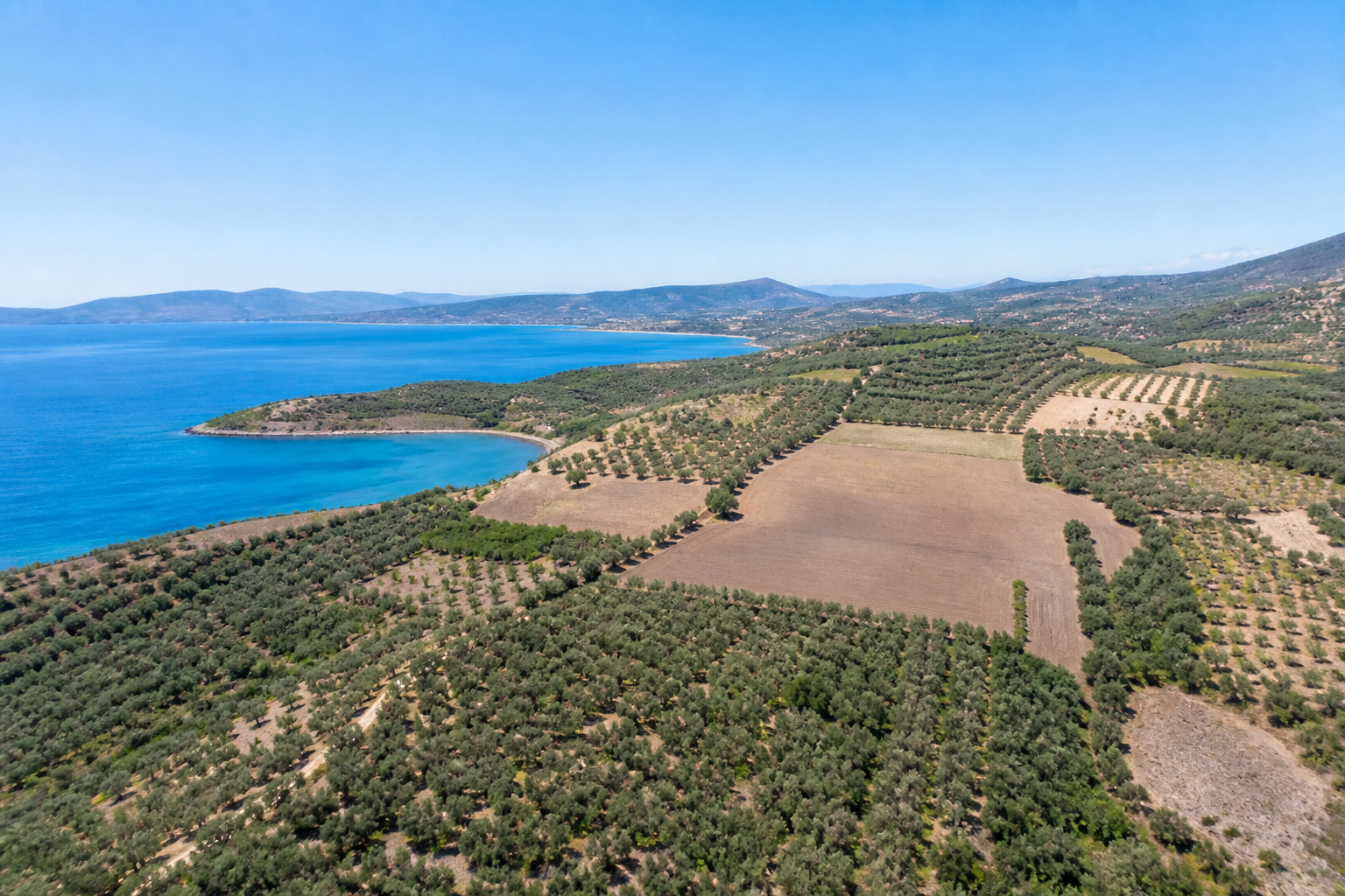 İzmir kıyısı yakınında arsa ve arazi görünümü