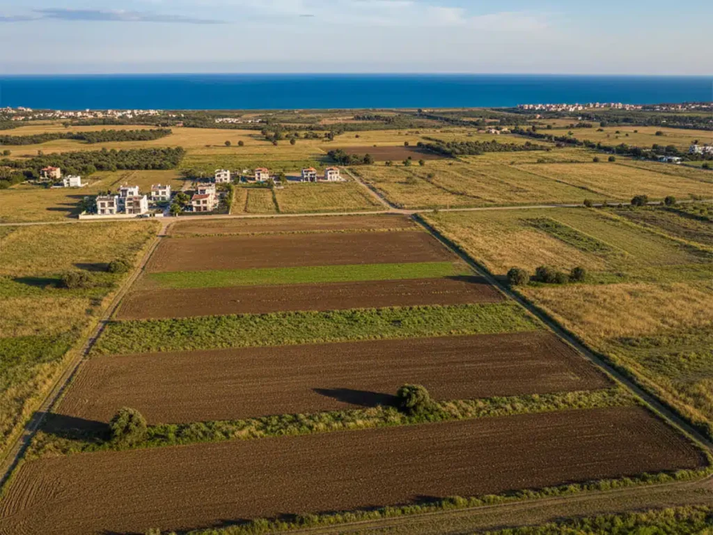 Denize 300m, villa imarlı parsel, 4/1 hisseli arsa