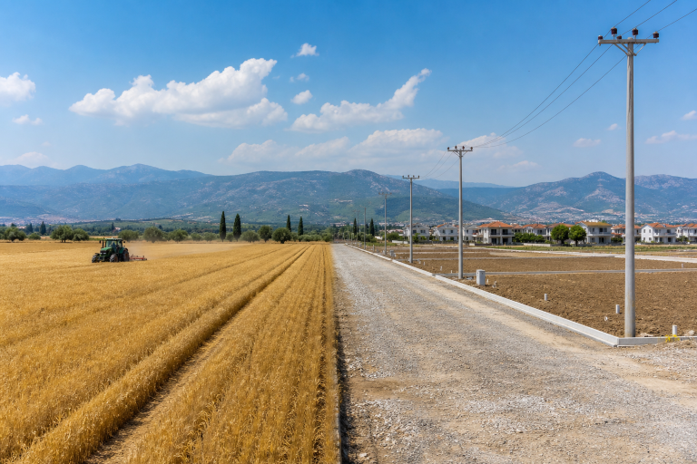 Tarla ile Arsa Arasındaki Fark Nedir? Yatırımdan Önce Bilinmesi Gerekenler